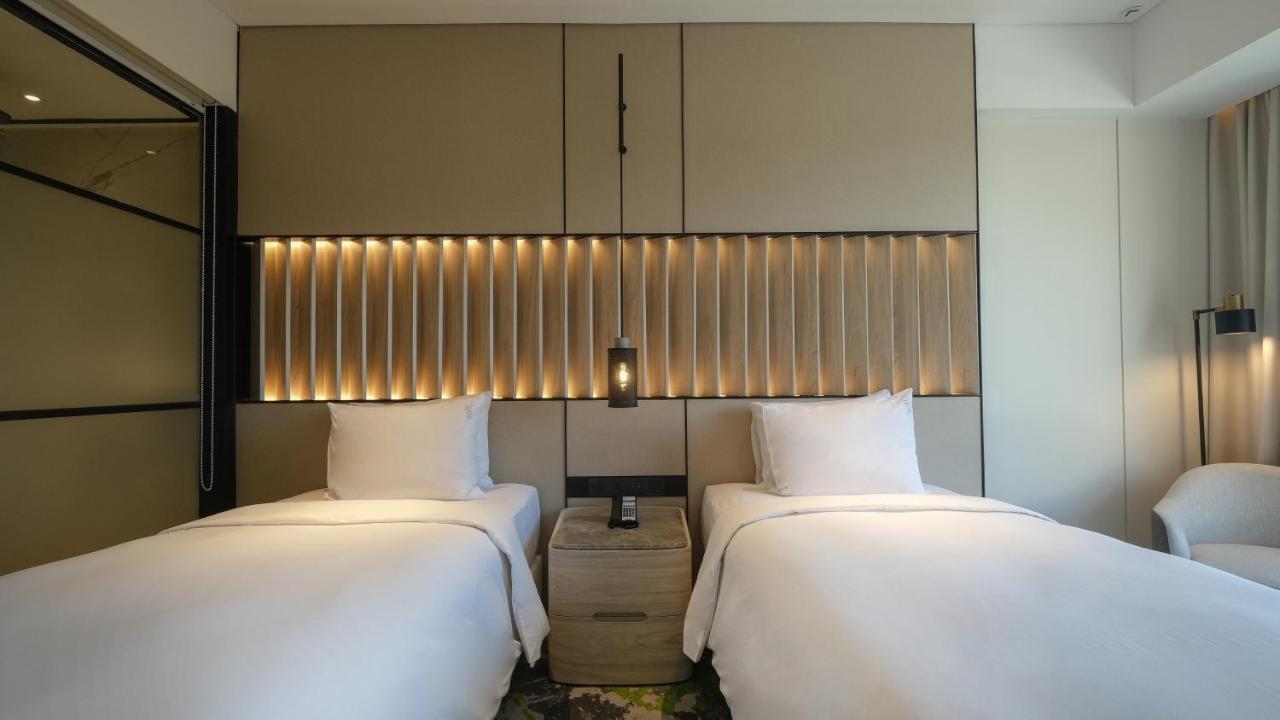 2 Single Standard 25sqm